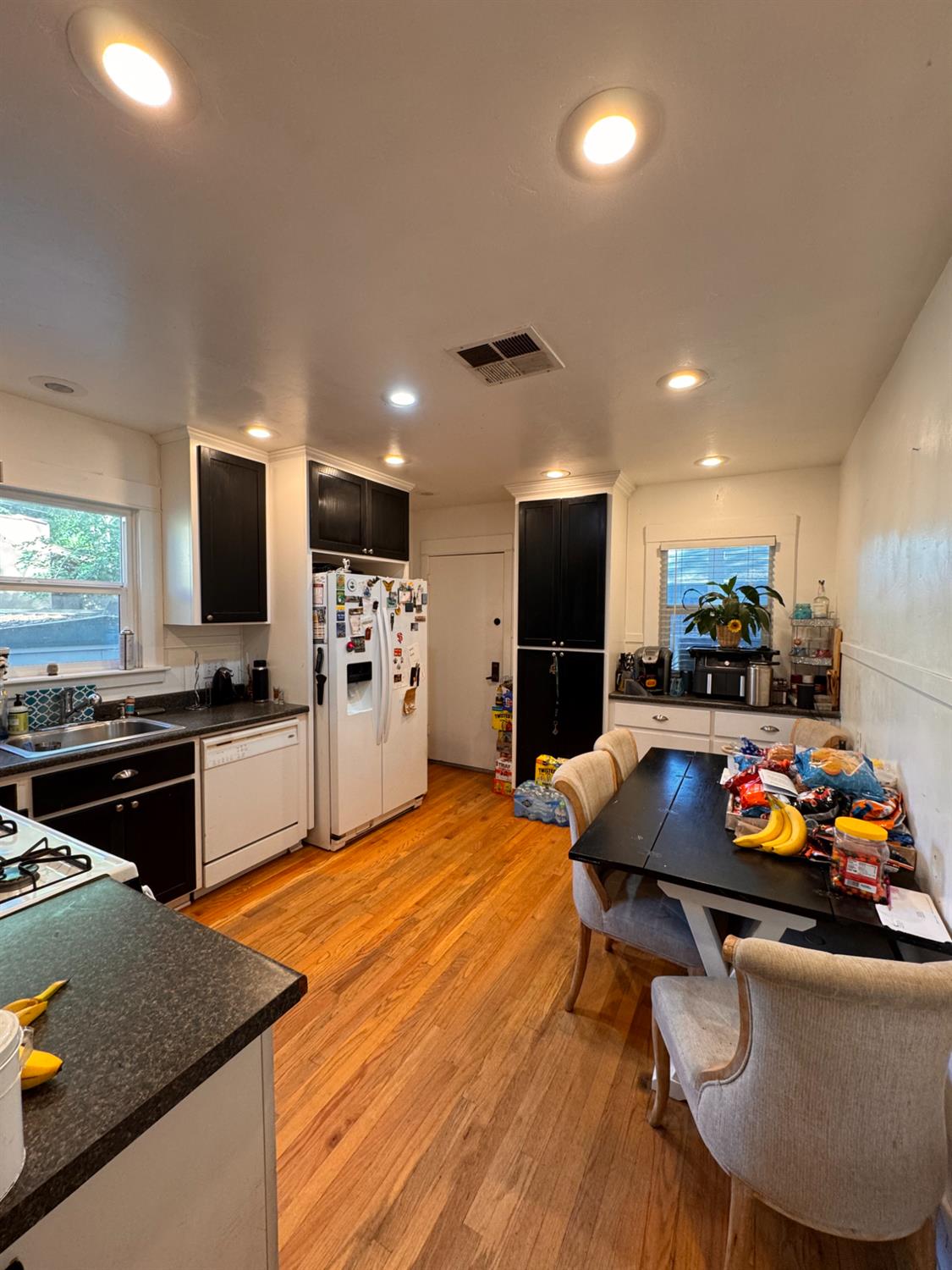 Detail Gallery Image 6 of 17 For 306 Maynell Ave, Modesto,  CA 95354 - 2 Beds | 2 Baths