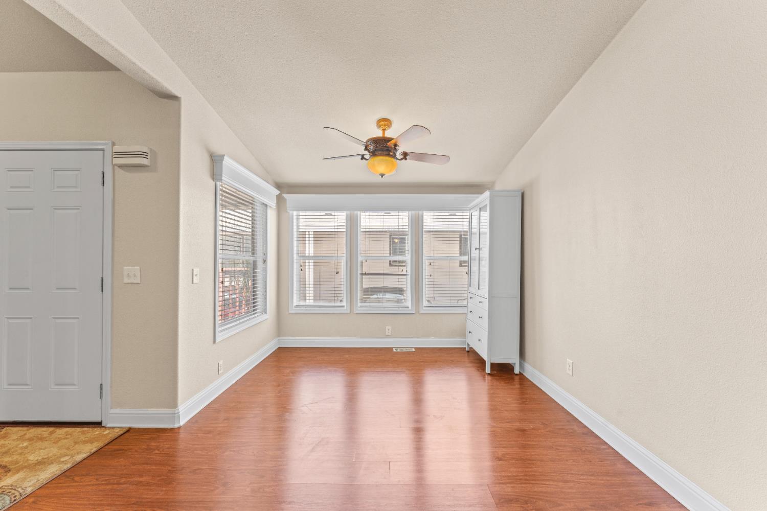 Detail Gallery Image 6 of 38 For 3901 Lake Rd 170, West Sacramento,  CA 95691 - 3 Beds | 2 Baths