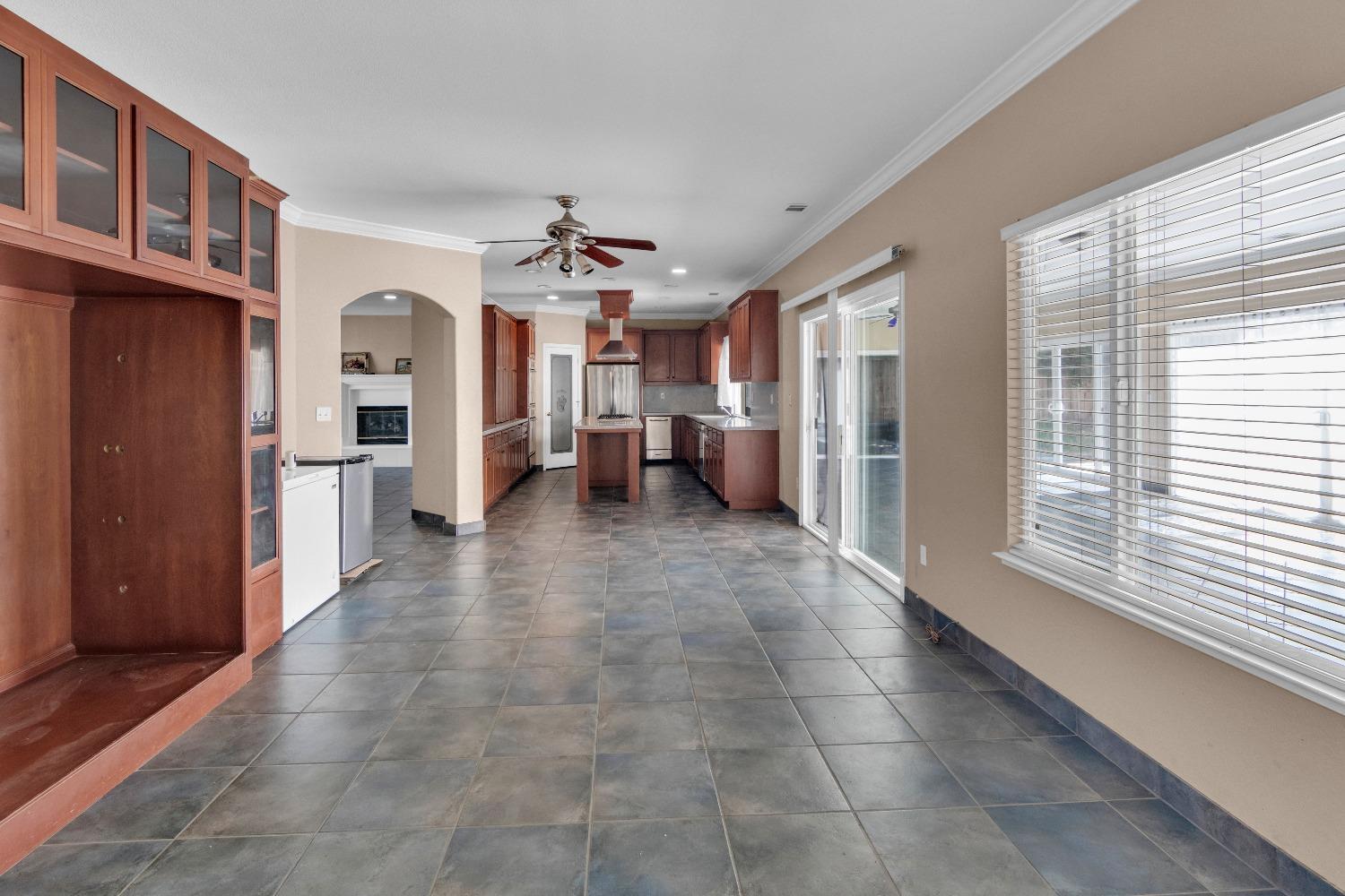 Detail Gallery Image 13 of 49 For 3510 Iron Canyon Cir, Stockton,  CA 95209 - 5 Beds | 3 Baths