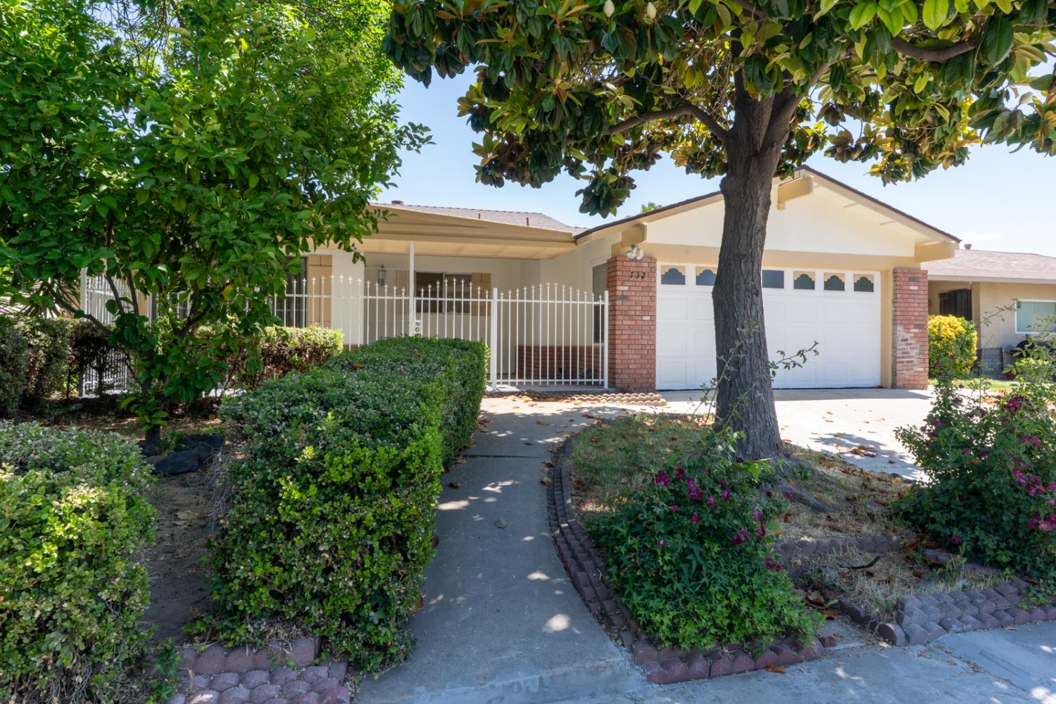 Detail Gallery Image 1 of 30 For 732 Bristlecone Way, Modesto,  CA 95351 - 3 Beds | 2 Baths