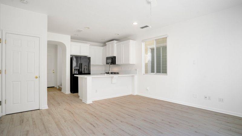 Detail Gallery Image 9 of 30 For 3241 Tice Creek Way, Sacramento,  CA 95833 - 2 Beds | 2/1 Baths