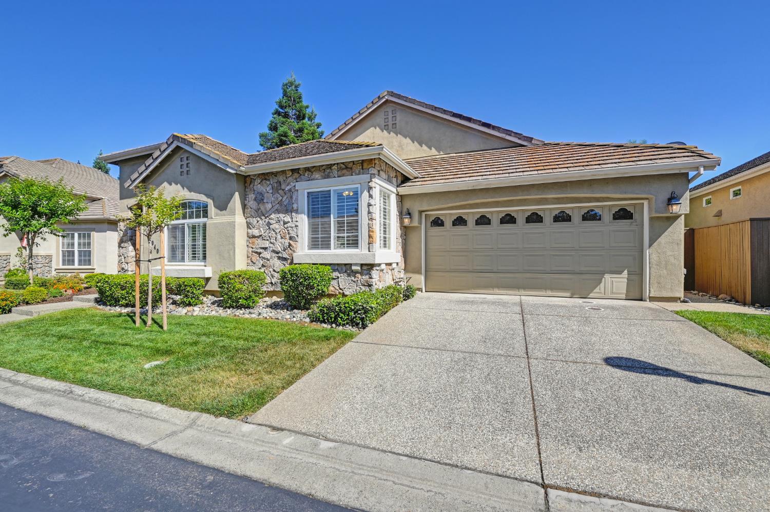 Detail Gallery Image 2 of 44 For 12040 Gold Arbor Ln, Gold River,  CA 95670 - 3 Beds | 2 Baths