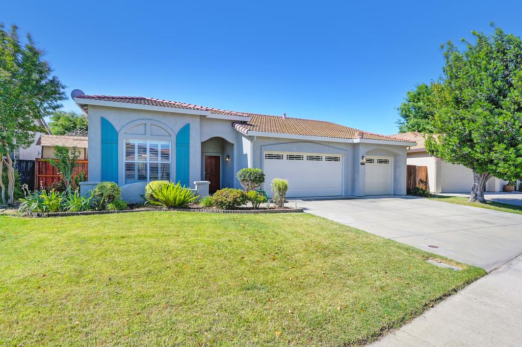 Detail Gallery Image 1 of 48 For 10134 Creek Trail Cir, Stockton,  CA 95209 - 3 Beds | 2 Baths