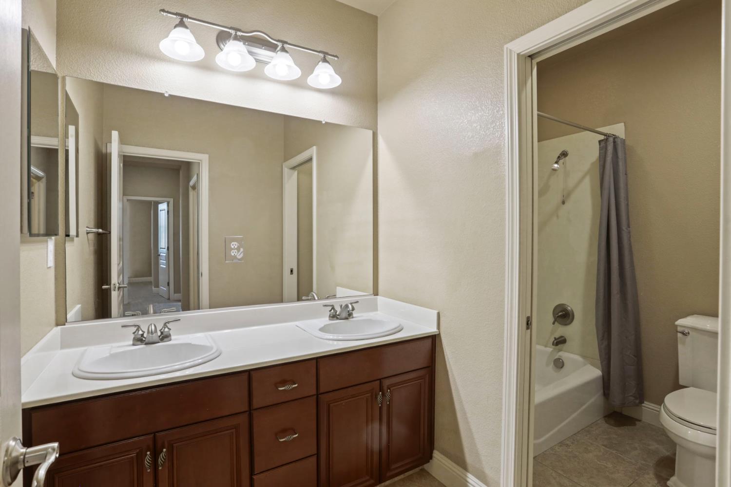 Detail Gallery Image 36 of 68 For 10305 Bridgeview Ln, Stockton,  CA 95219 - 5 Beds | 3 Baths