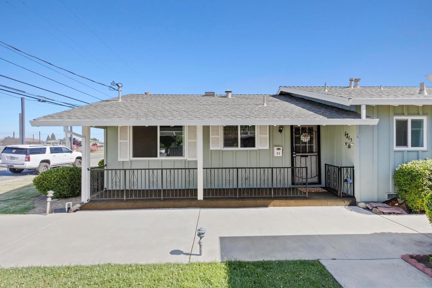 Detail Gallery Image 3 of 36 For 1713 Ramirez St #11,  Marysville,  CA 95901 - 3 Beds | 2 Baths