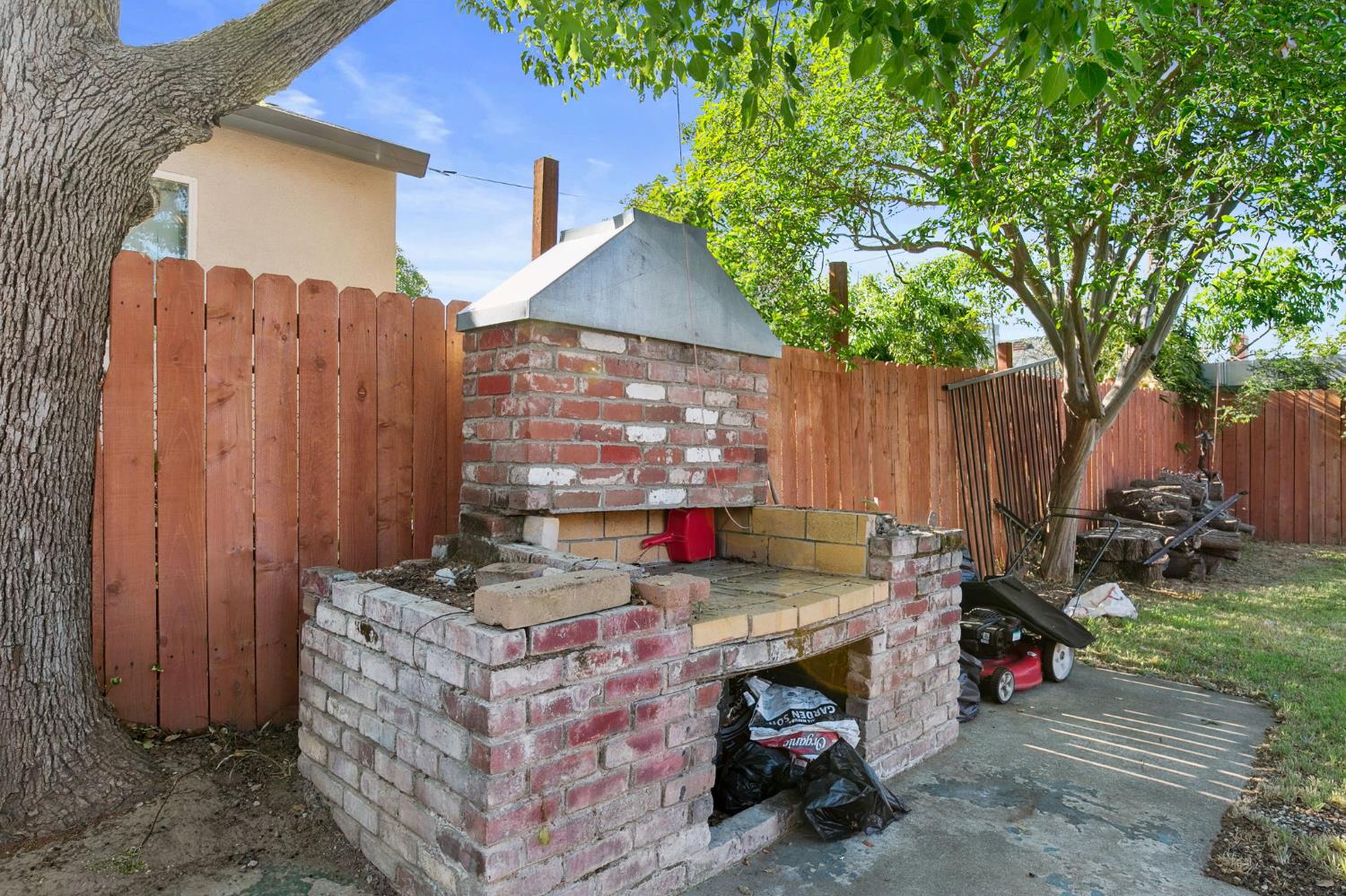 Detail Gallery Image 32 of 37 For 4309 23rd Ave, Sacramento,  CA 95820 - 3 Beds | 1 Baths