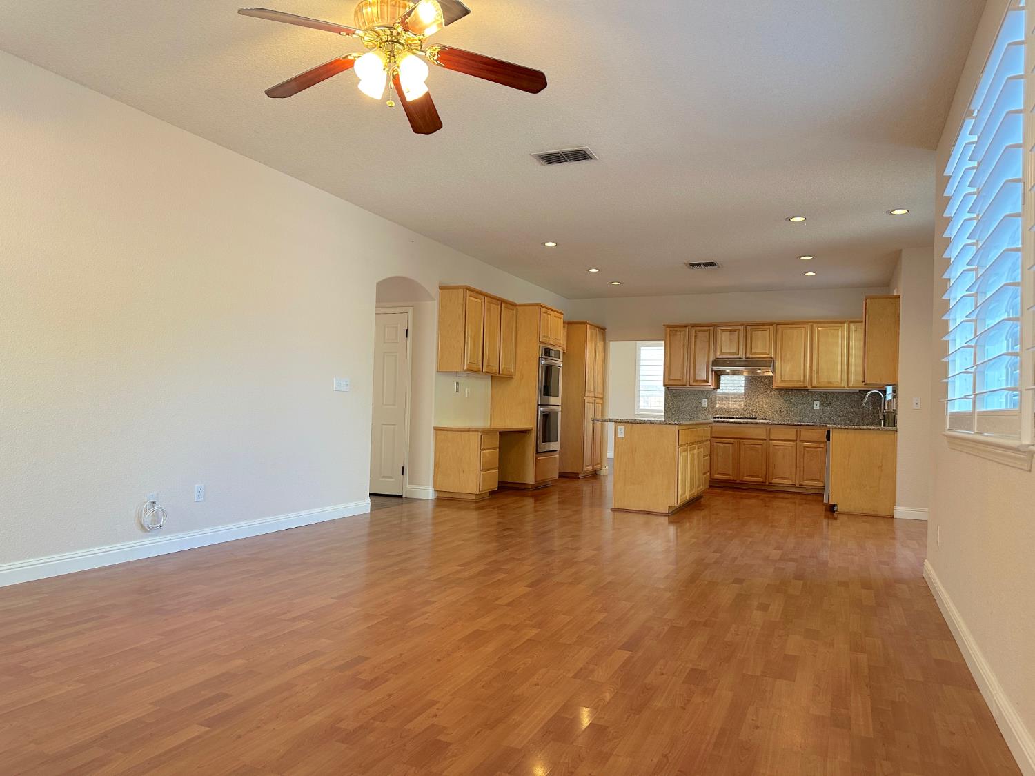Detail Gallery Image 10 of 35 For 6337 Brook Hollow Cir, Stockton,  CA 95219 - 5 Beds | 3 Baths