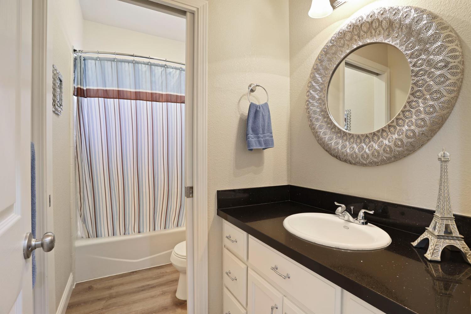 Detail Gallery Image 30 of 41 For 1930 Crystalwood Ln, Lodi,  CA 95242 - 3 Beds | 2 Baths