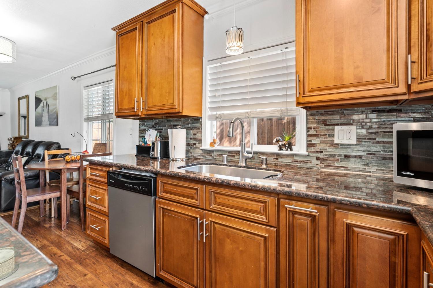 Detail Gallery Image 17 of 31 For 2052 Elmwood Ave, Stockton,  CA 95204 - 2 Beds | 1 Baths