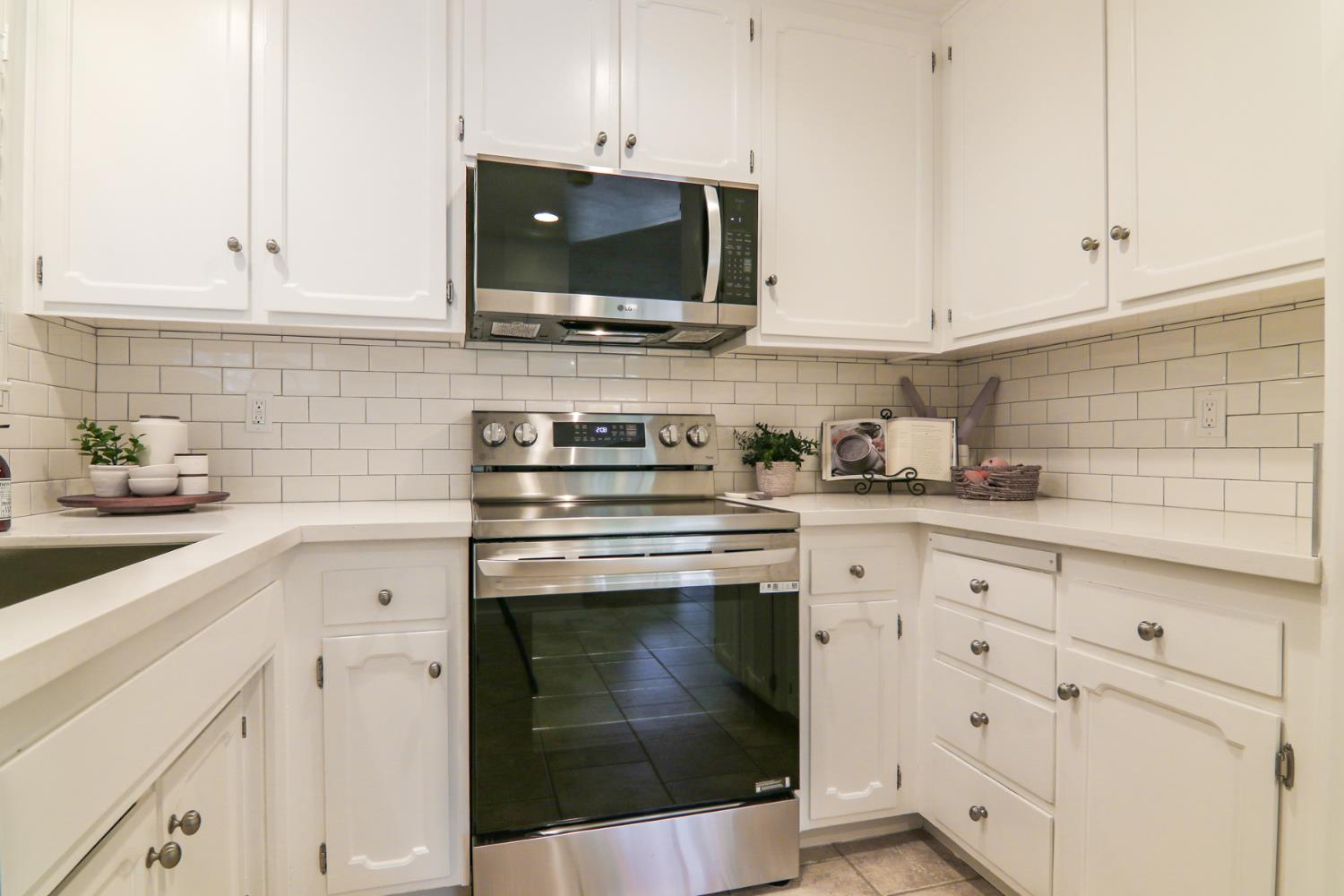 Detail Gallery Image 15 of 38 For 4949 Hillridge Way, Fair Oaks,  CA 95628 - 3 Beds | 2 Baths