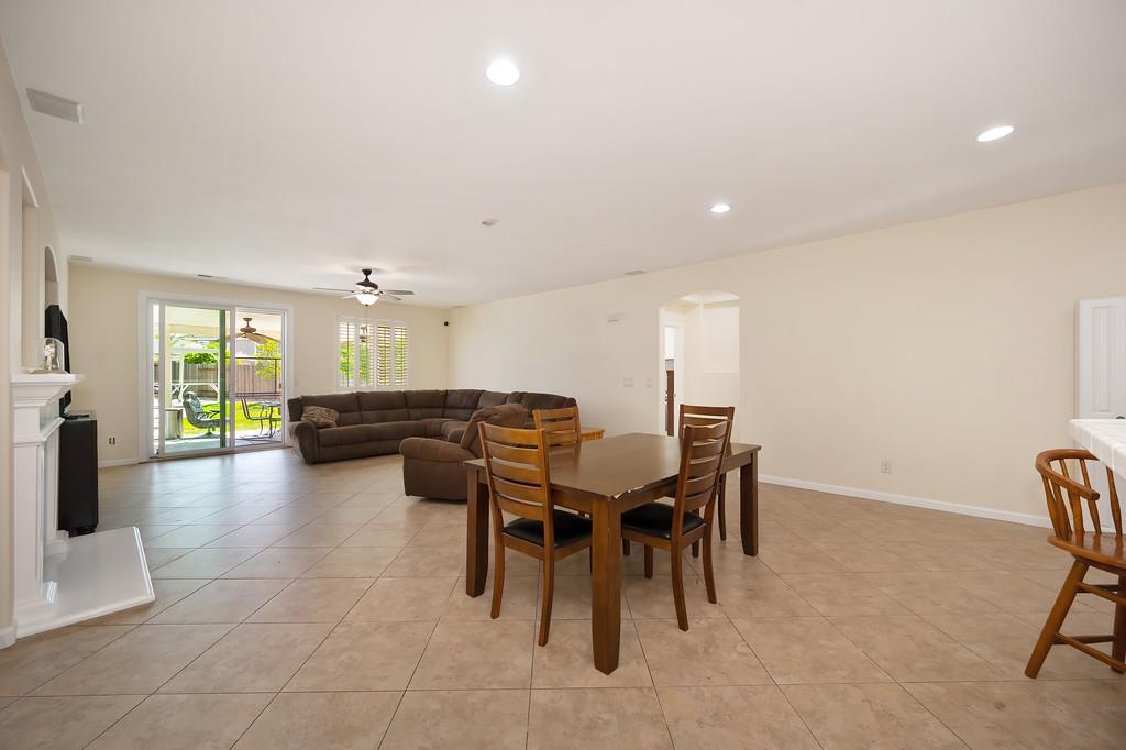 Detail Gallery Image 22 of 71 For 10317 Moura Ct, Elk Grove,  CA 95757 - 4 Beds | 2/1 Baths