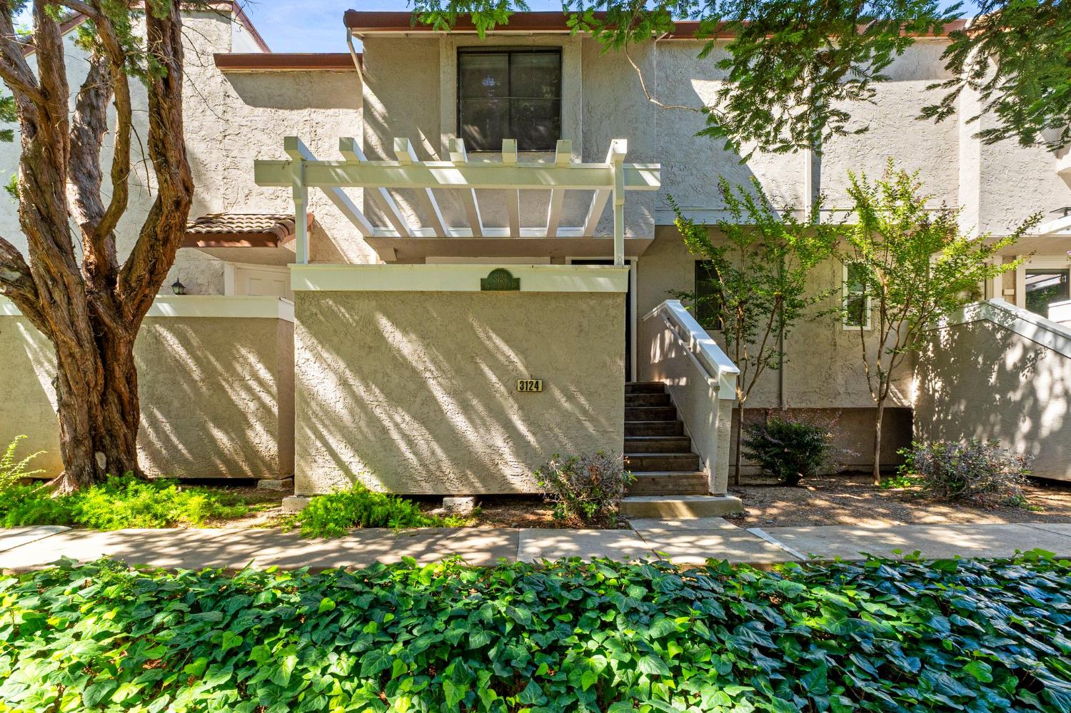 Detail Gallery Image 1 of 41 For 3124 Swallows Nest Dr, Sacramento,  CA 95833 - 2 Beds | 1/1 Baths