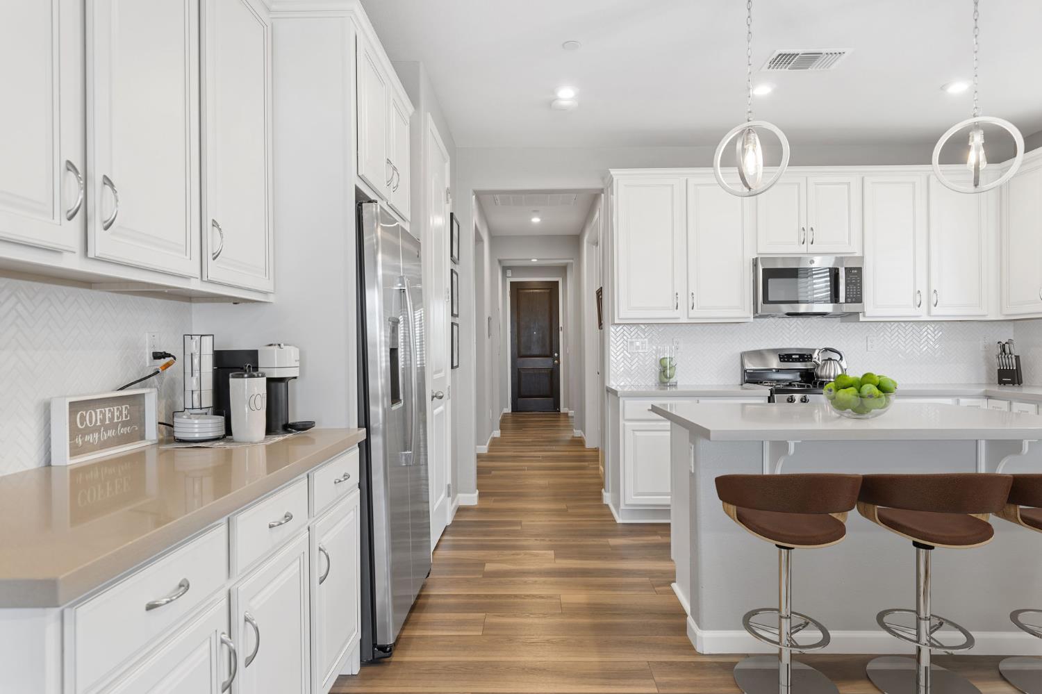 Detail Gallery Image 4 of 45 For 2616 Provincetown Way, Roseville,  CA 95747 - 4 Beds | 2 Baths