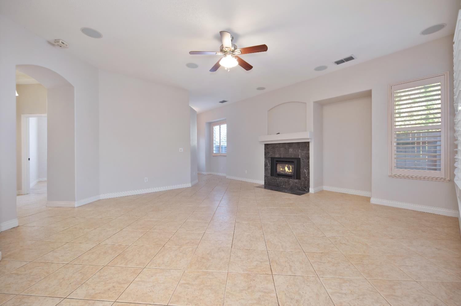 Detail Gallery Image 10 of 44 For 12040 Gold Arbor Ln, Gold River,  CA 95670 - 3 Beds | 2 Baths