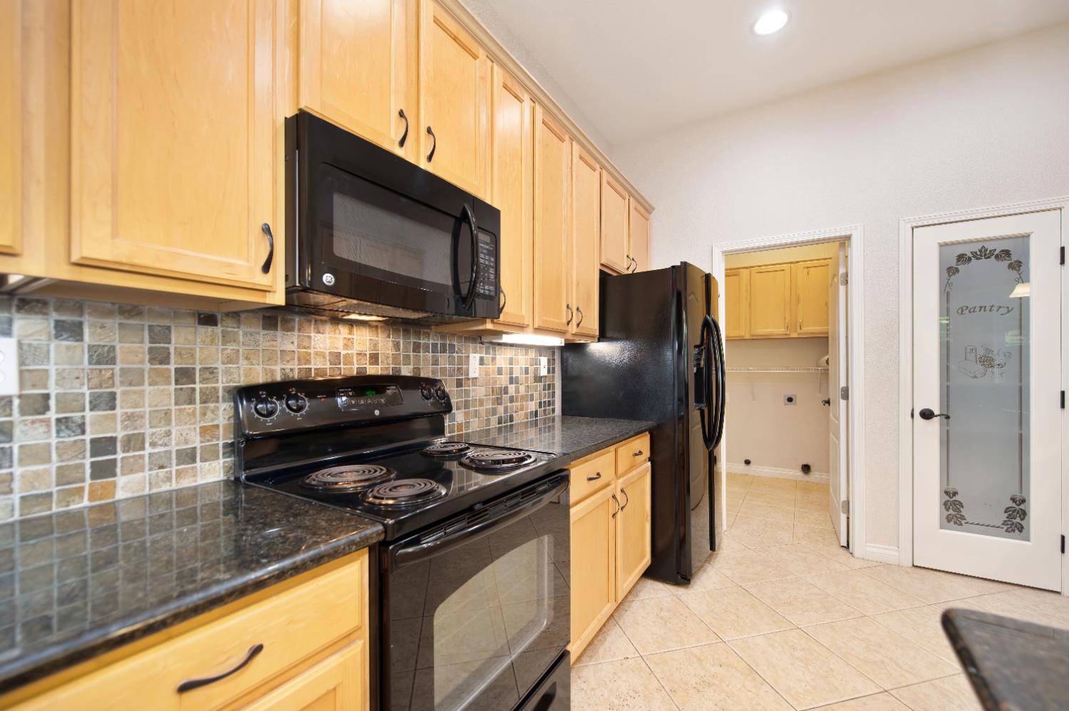 Detail Gallery Image 24 of 44 For 12040 Gold Arbor Ln, Gold River,  CA 95670 - 3 Beds | 2 Baths