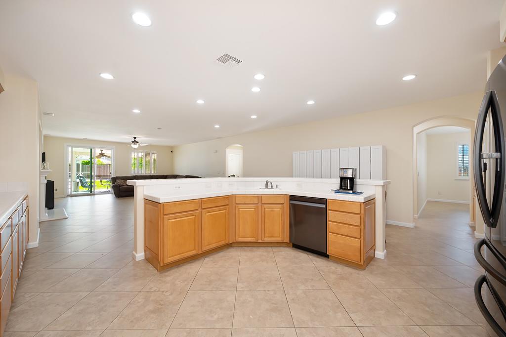 Detail Gallery Image 20 of 71 For 10317 Moura Ct, Elk Grove,  CA 95757 - 4 Beds | 2/1 Baths