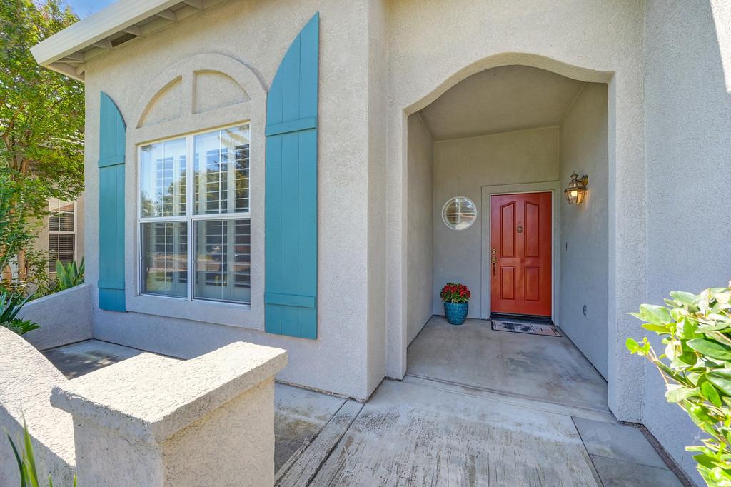 Detail Gallery Image 3 of 48 For 10134 Creek Trail Cir, Stockton,  CA 95209 - 3 Beds | 2 Baths