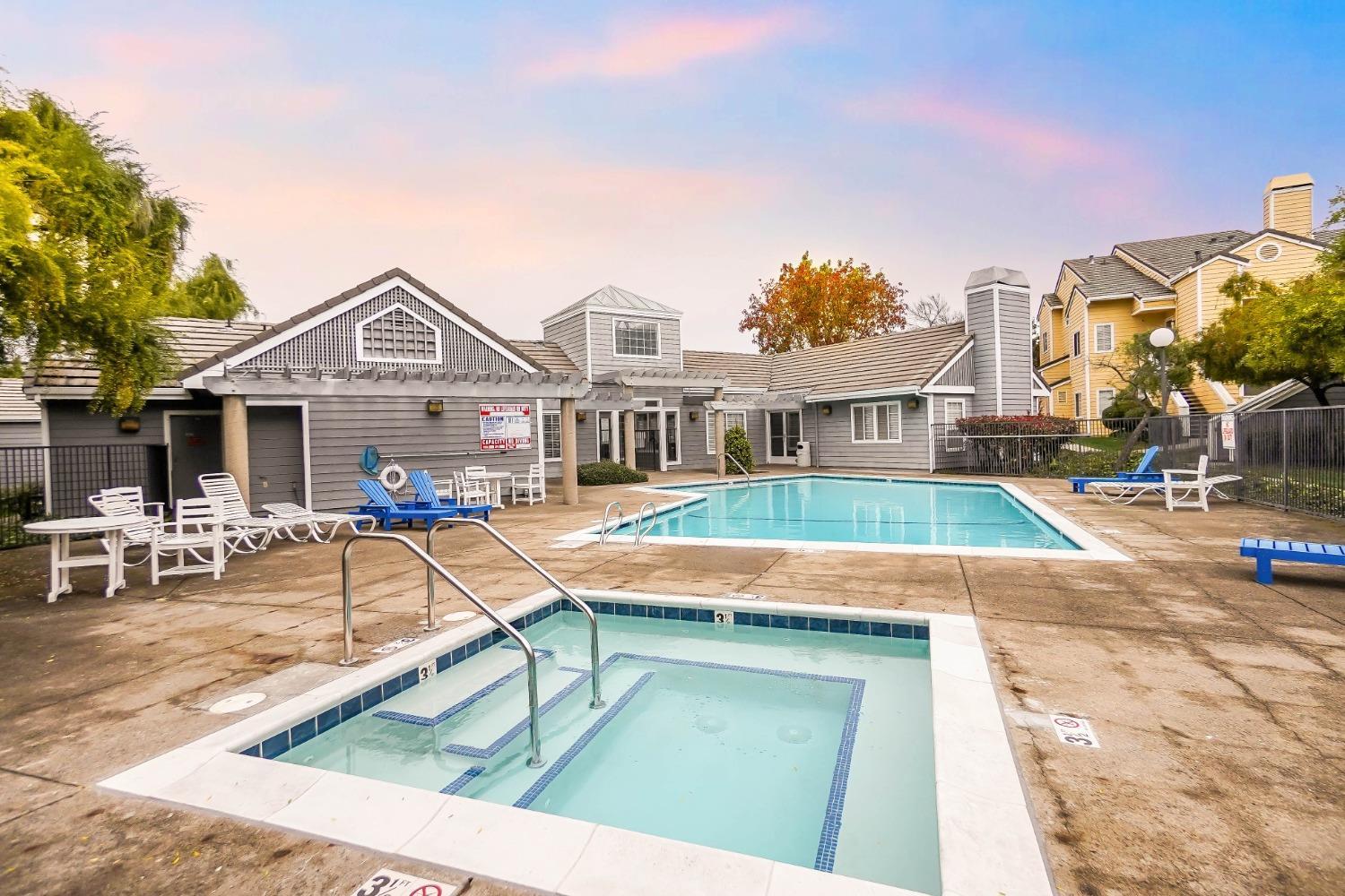 Detail Gallery Image 1 of 26 For 709 Waterford, Pinole,  CA 94564 - 2 Beds | 1 Baths