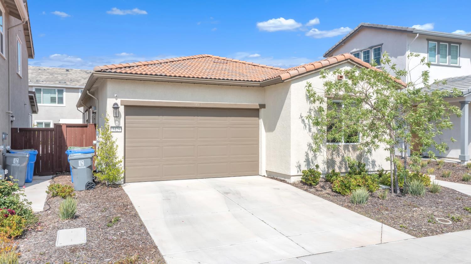 Detail Gallery Image 2 of 35 For 3429 Tall Oaks Bend Way, Folsom,  CA 95630 - 3 Beds | 2 Baths