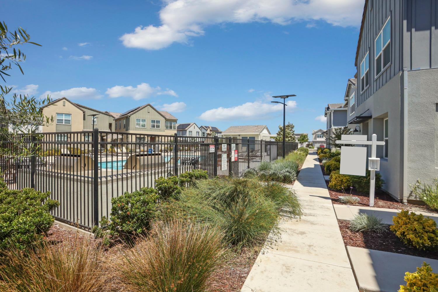 Detail Gallery Image 39 of 54 For 17481 Nightshore Dr, Lathrop,  CA 95330 - 3 Beds | 2 Baths