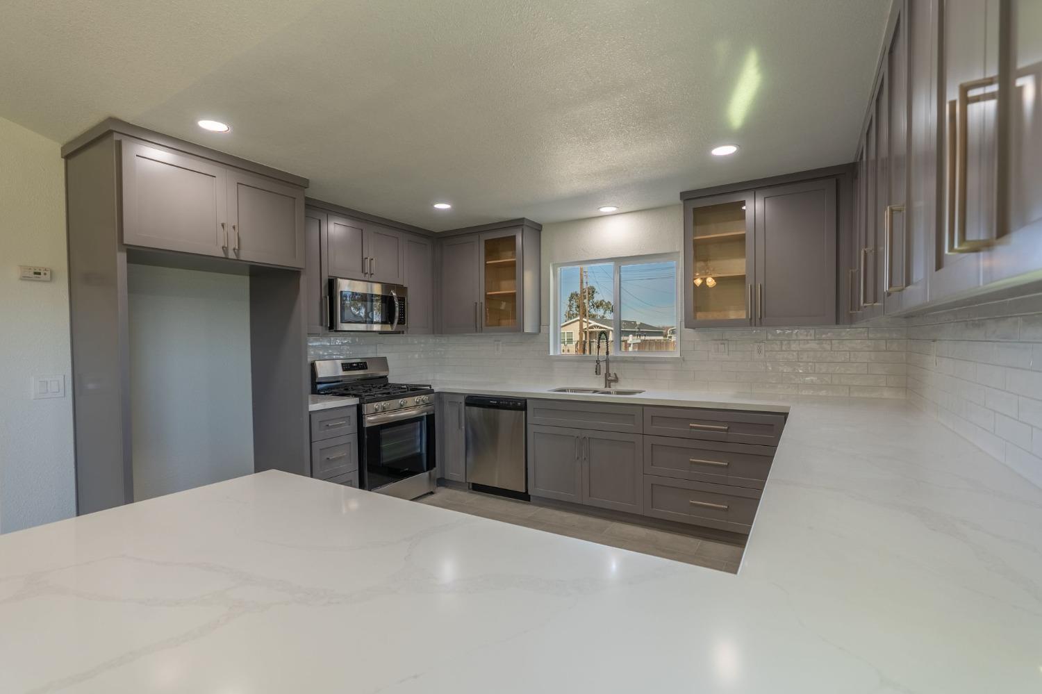 Detail Gallery Image 8 of 30 For 4112 Anna Ave, Keyes,  CA 95328 - 3 Beds | 3 Baths