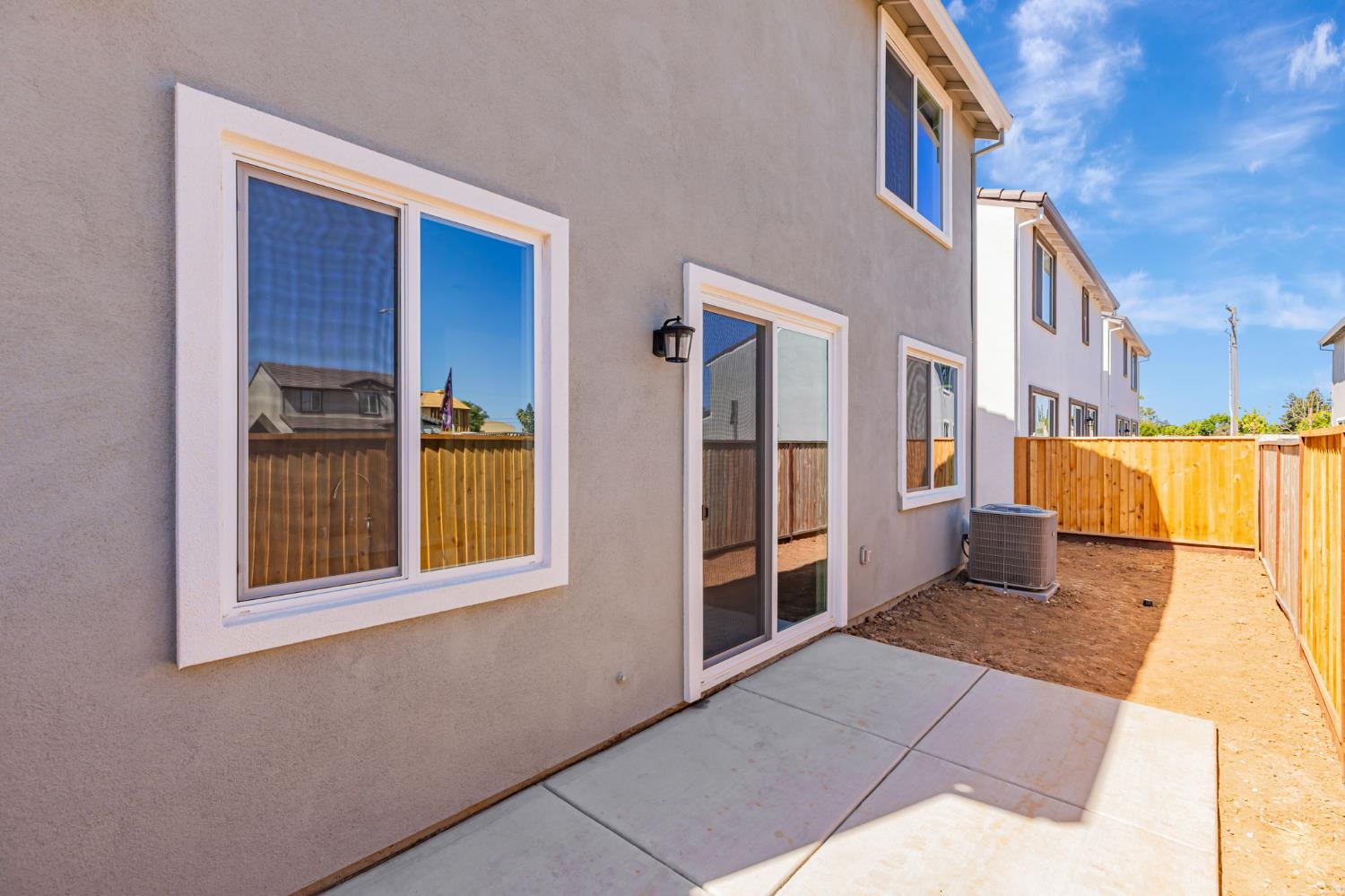Detail Gallery Image 12 of 13 For 5272 Senesta Cir, Sacramento,  CA 95824 - 3 Beds | 2/1 Baths