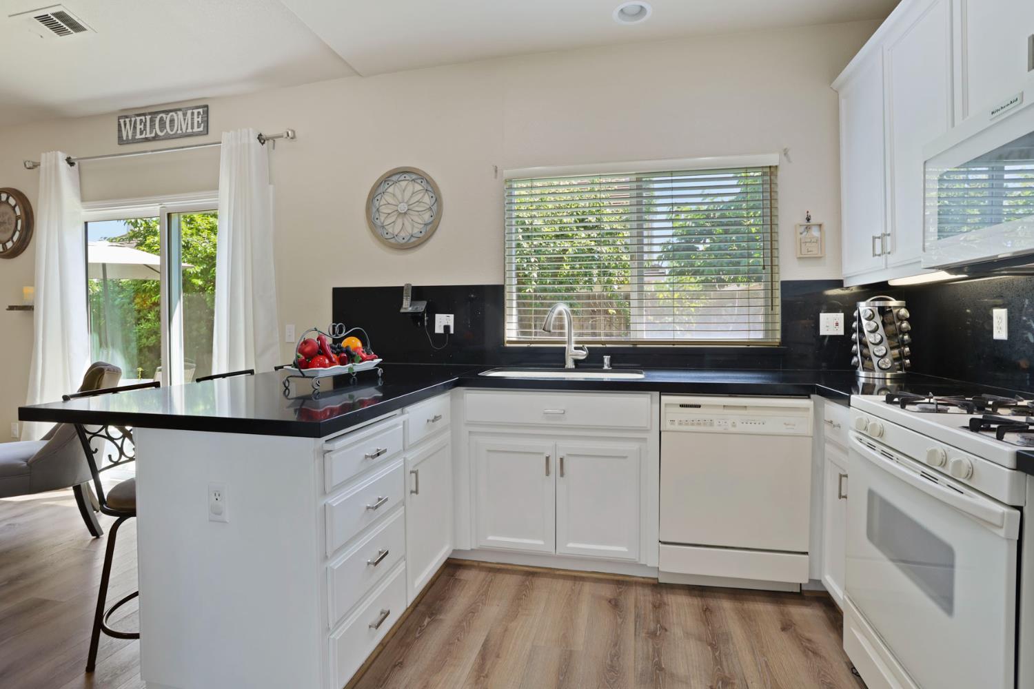 Detail Gallery Image 16 of 41 For 1930 Crystalwood Ln, Lodi,  CA 95242 - 3 Beds | 2 Baths