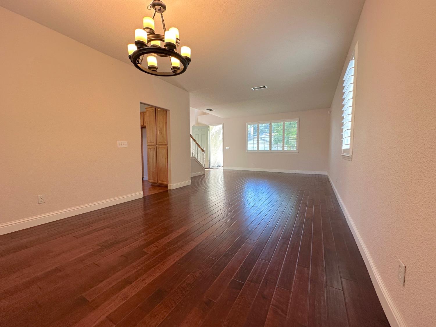 Detail Gallery Image 3 of 35 For 6337 Brook Hollow Cir, Stockton,  CA 95219 - 5 Beds | 3 Baths