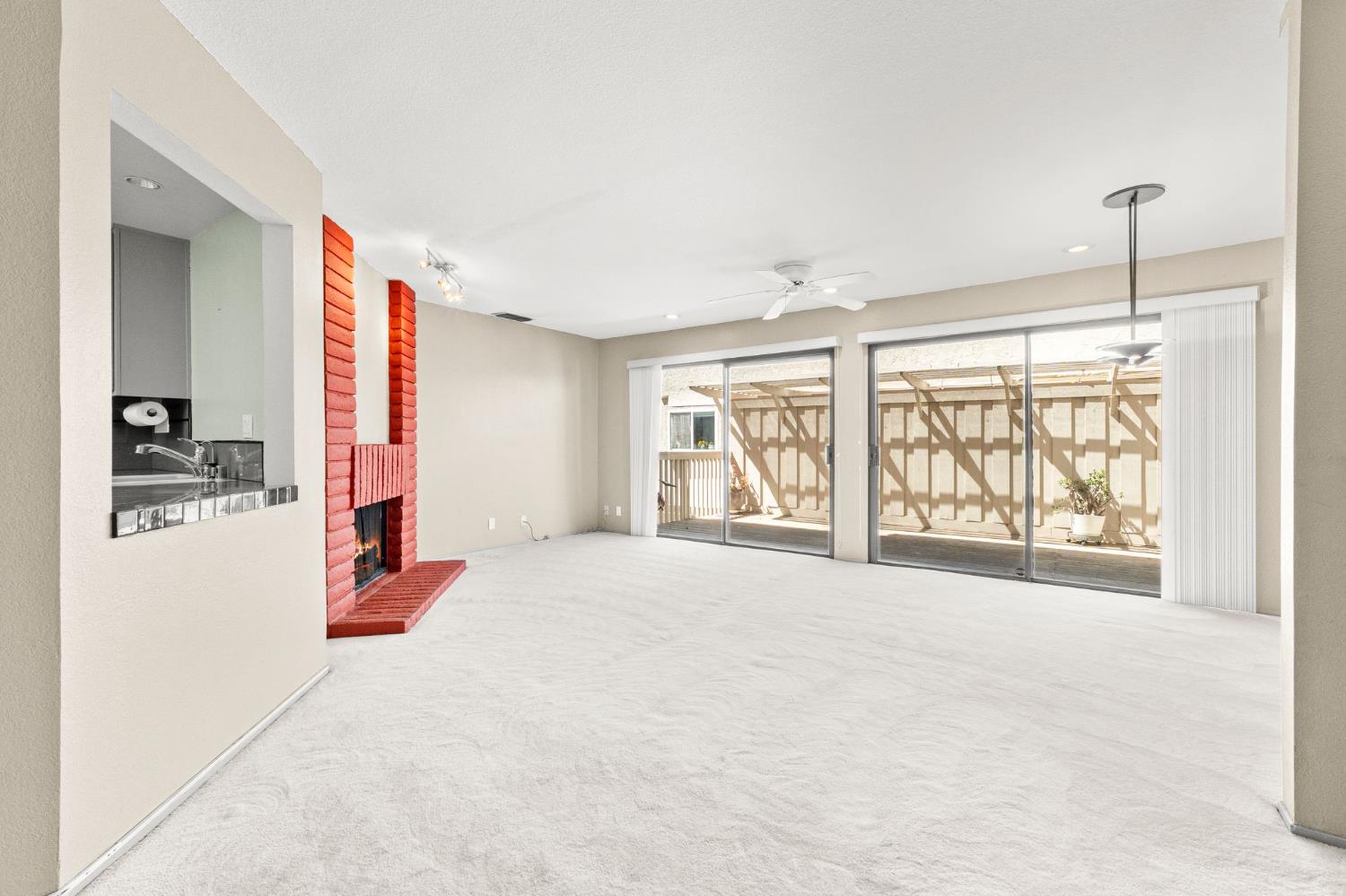 Detail Gallery Image 7 of 41 For 3124 Swallows Nest Dr, Sacramento,  CA 95833 - 2 Beds | 1/1 Baths