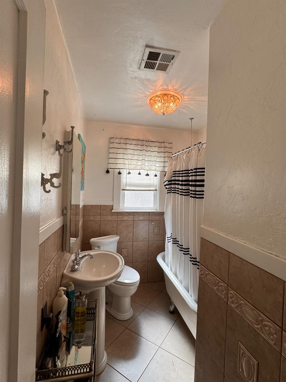 Detail Gallery Image 9 of 17 For 306 Maynell Ave, Modesto,  CA 95354 - 2 Beds | 2 Baths