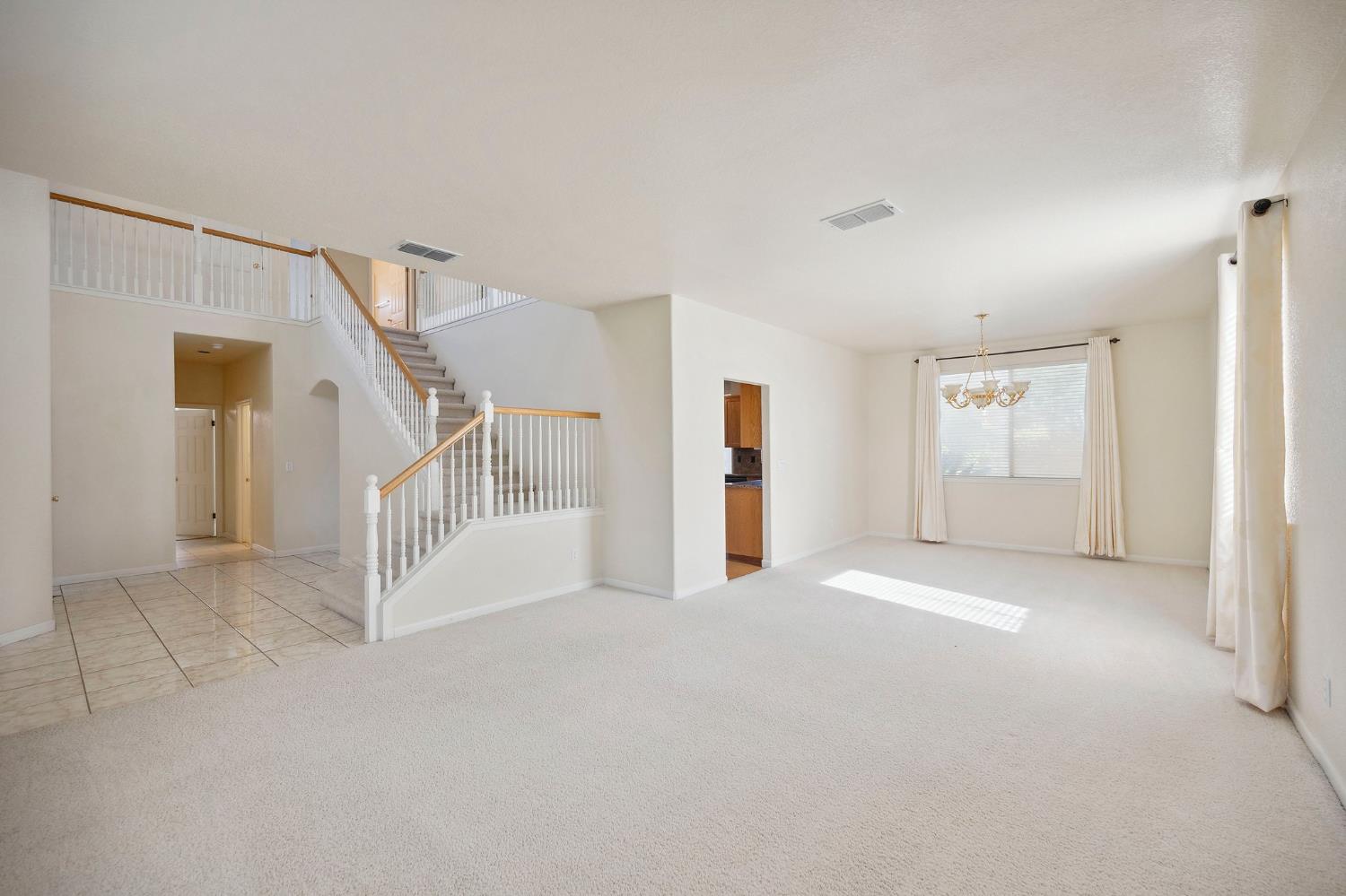 Detail Gallery Image 6 of 39 For 6307 Brook Hollow Cir, Stockton,  CA 95219 - 5 Beds | 3 Baths
