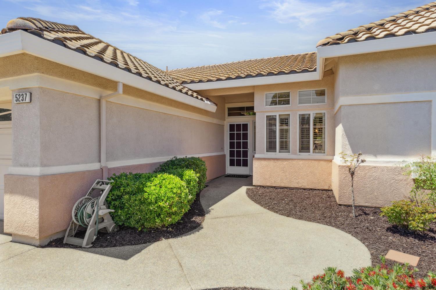 Detail Gallery Image 3 of 38 For 5237 Sugar Pine Loop, Roseville,  CA 95747 - 2 Beds | 2 Baths