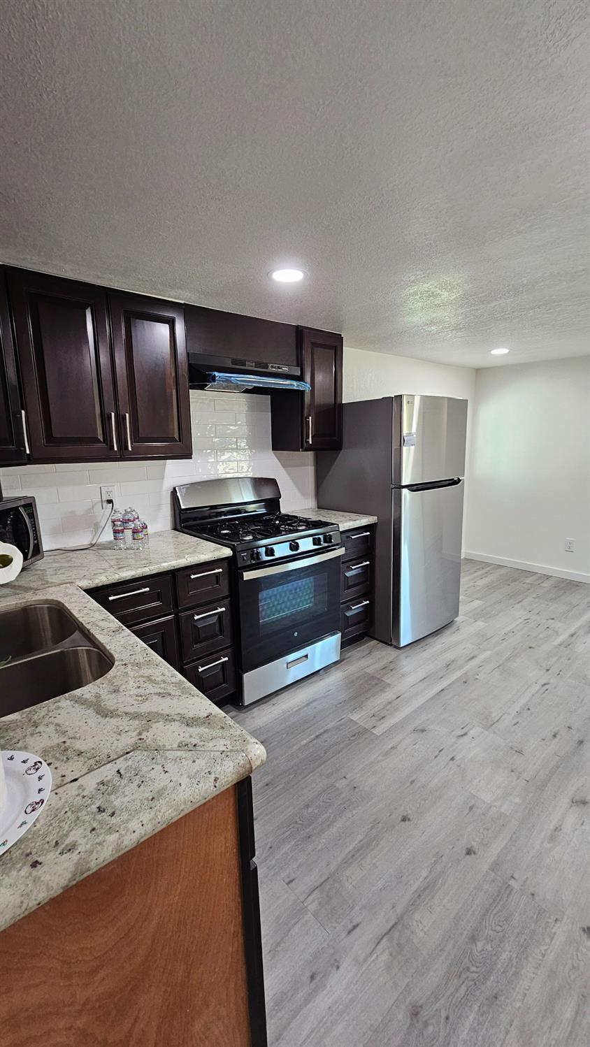 Detail Gallery Image 9 of 23 For 4449 S. Carpenter Rd B5, Modesto,  CA 95358 - 3 Beds | 1 Baths