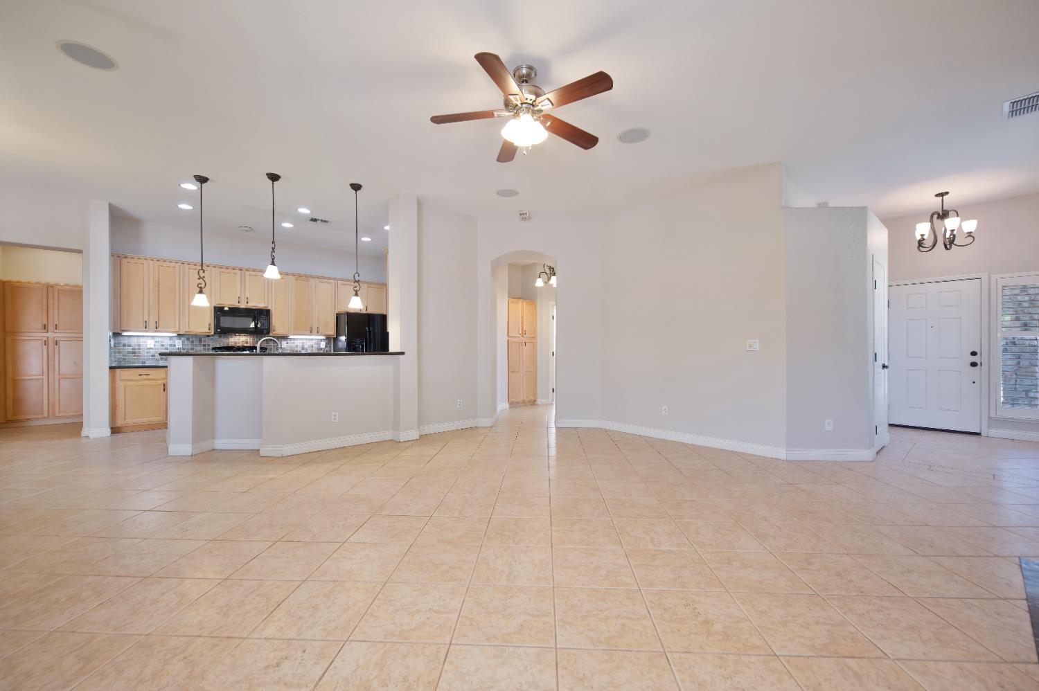 Detail Gallery Image 9 of 44 For 12040 Gold Arbor Ln, Gold River,  CA 95670 - 3 Beds | 2 Baths