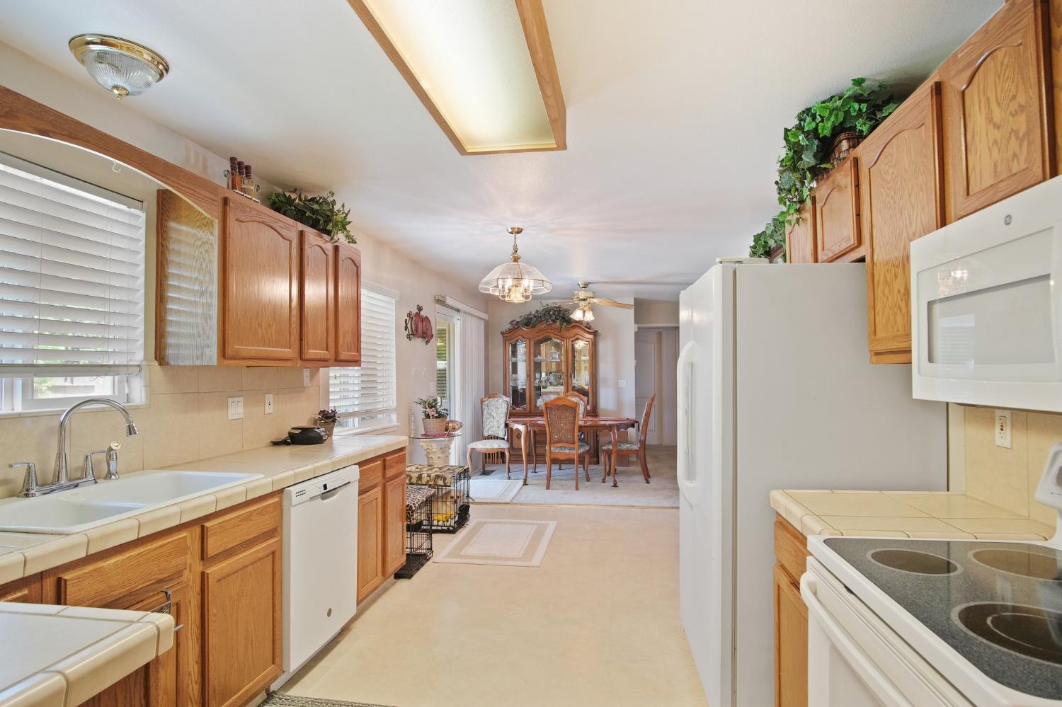 Detail Gallery Image 16 of 22 For 2360 Rochelle Ave, Turlock,  CA 95382 - 3 Beds | 2 Baths