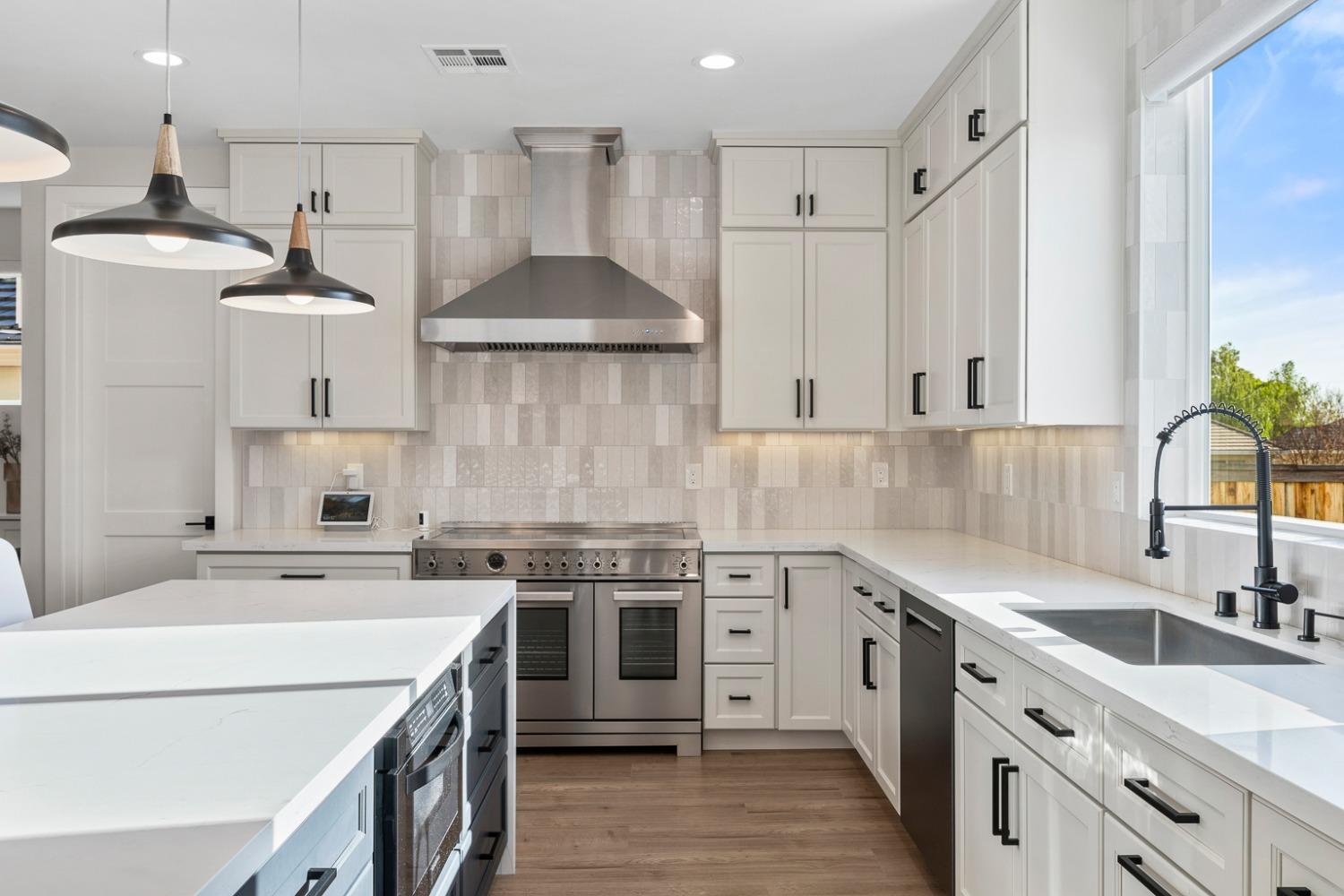 Detail Gallery Image 14 of 51 For 4020 Della Ct, Rocklin,  CA 95677 - 4 Beds | 2/1 Baths
