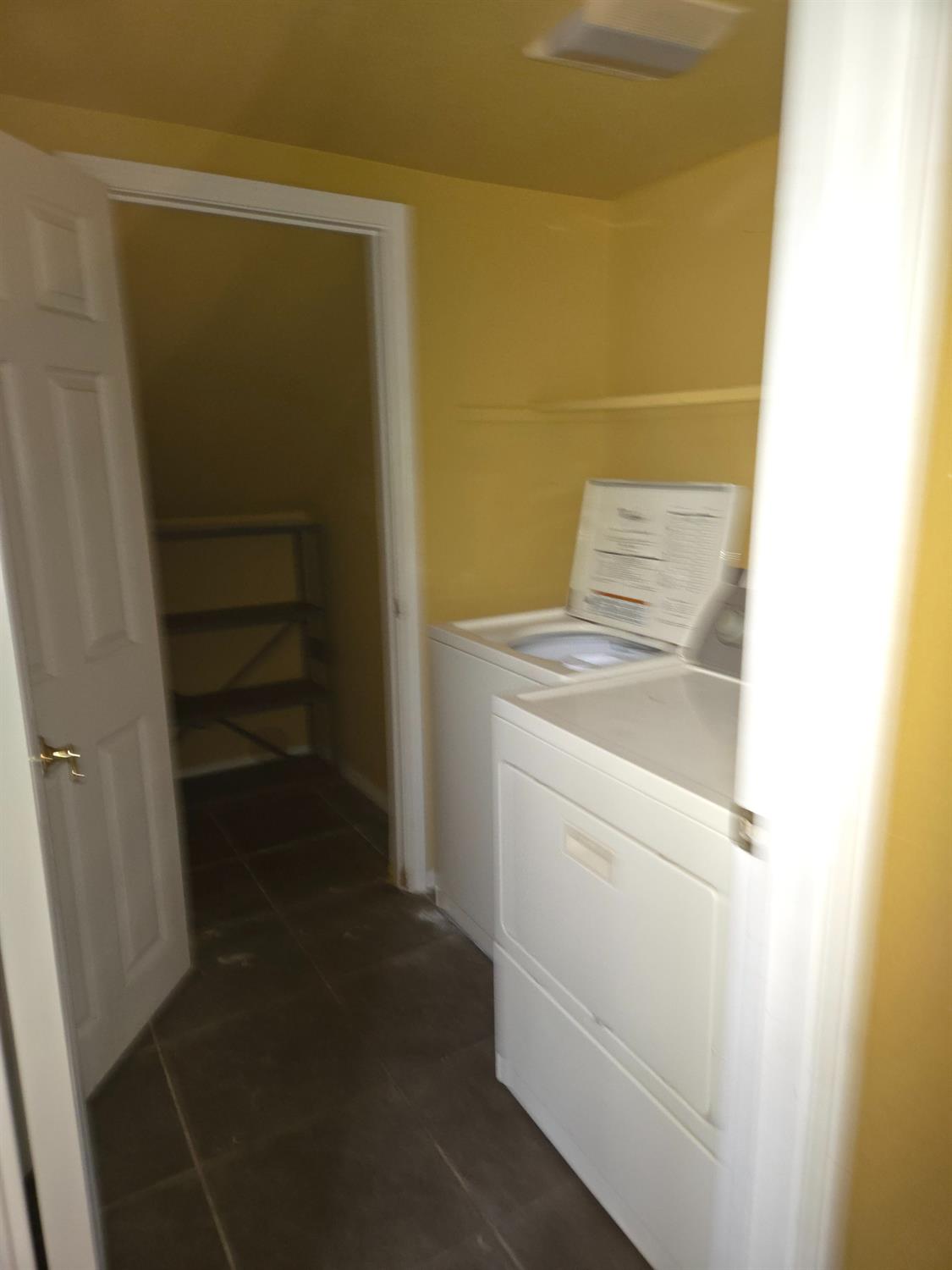 Detail Gallery Image 6 of 49 For 3634 Whispering Creek Cir, Stockton,  CA 95219 - 3 Beds | 2/1 Baths