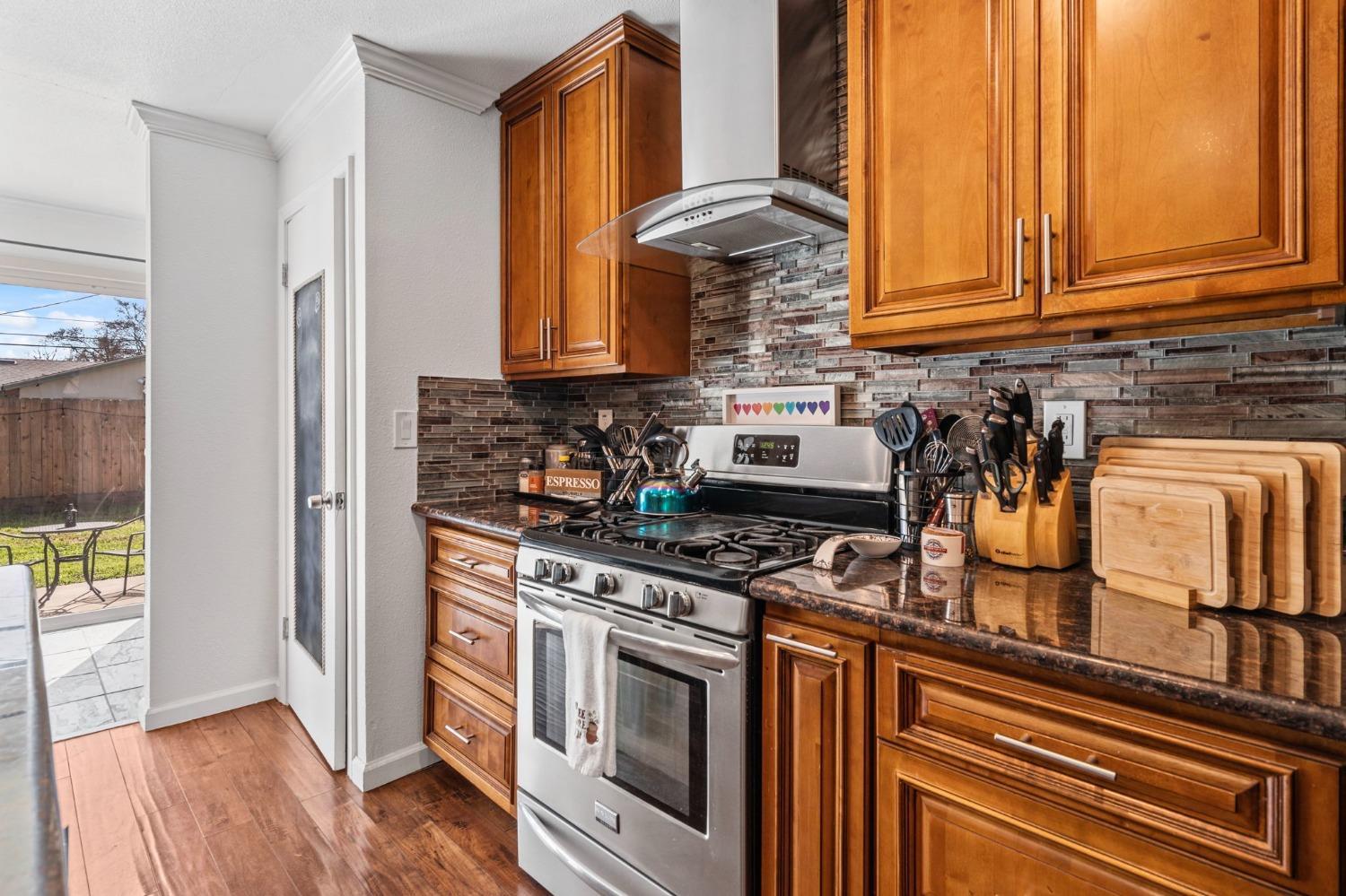 Detail Gallery Image 13 of 31 For 2052 Elmwood Ave, Stockton,  CA 95204 - 2 Beds | 1 Baths