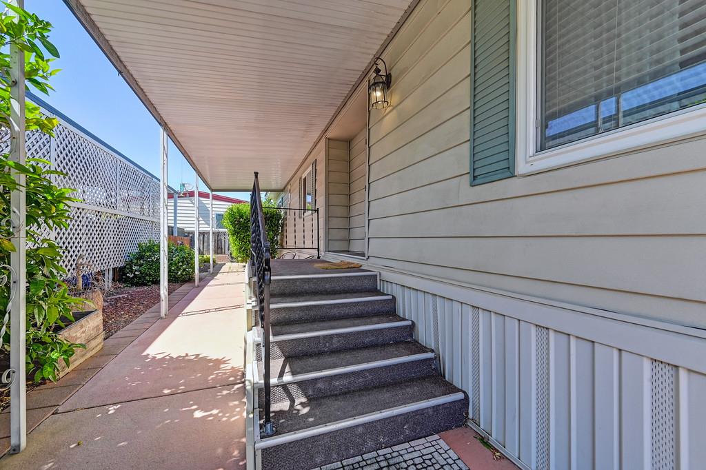 Detail Gallery Image 9 of 46 For 172 Rolling River Ln, Rancho Cordova,  CA 95670 - 2 Beds | 2 Baths