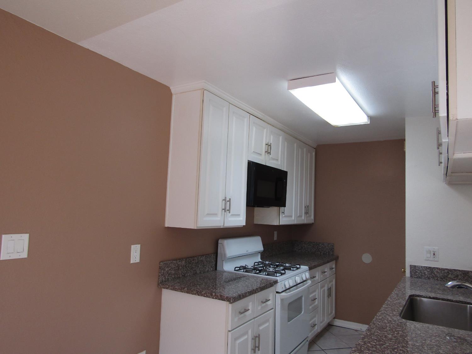 Detail Gallery Image 9 of 22 For 4524 Greenholme Dr #2,  Sacramento,  CA 95842 - 2 Beds | 1 Baths