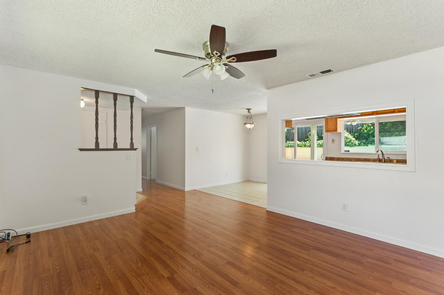 Detail Gallery Image 10 of 26 For 6528 Meadowcreek Way, Citrus Heights,  CA 95621 - 4 Beds | 2 Baths