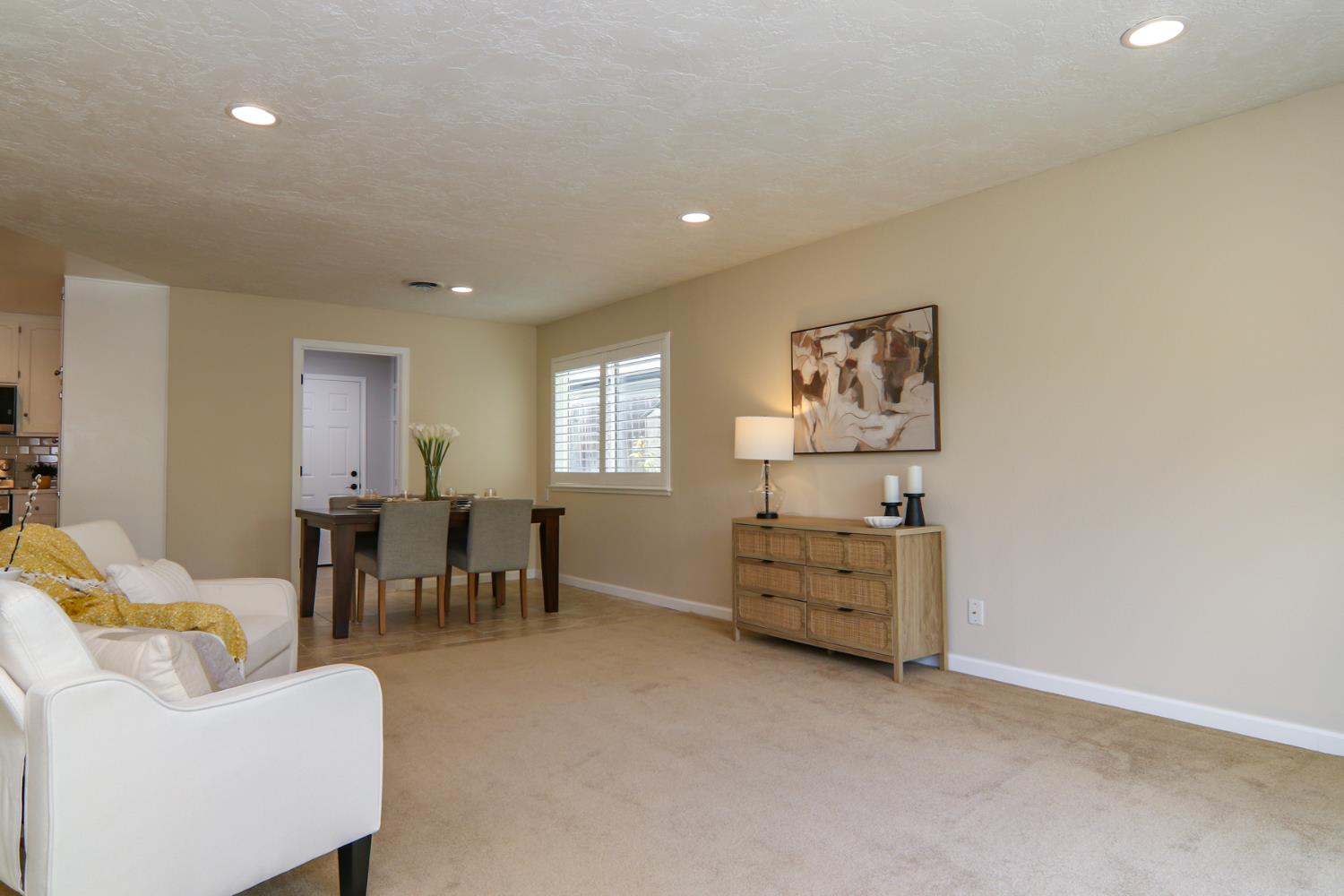 Detail Gallery Image 10 of 38 For 4949 Hillridge Way, Fair Oaks,  CA 95628 - 3 Beds | 2 Baths