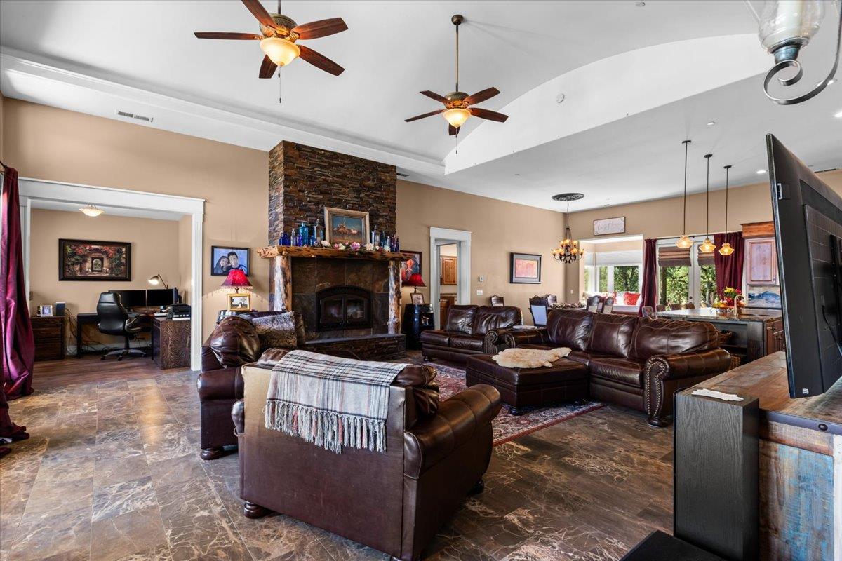 Detail Gallery Image 17 of 97 For 9267 7r Bar Rd, Angels Camp,  CA 95222 - 3 Beds | 3/1 Baths