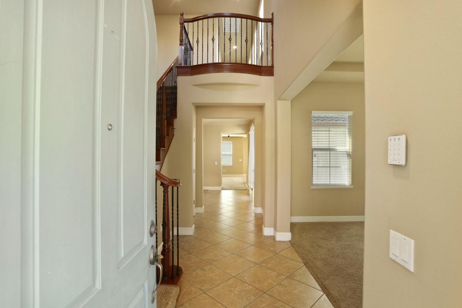 Detail Gallery Image 8 of 68 For 10305 Bridgeview Ln, Stockton,  CA 95219 - 5 Beds | 3 Baths