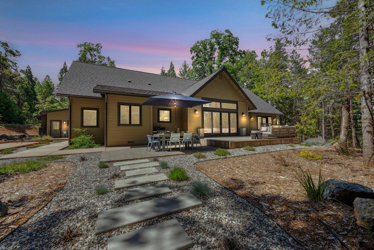 Detail Gallery Image 2 of 57 For 10337 Harmony Ridge Rd, Nevada City,  CA 95959 - 4 Beds | 2/2 Baths