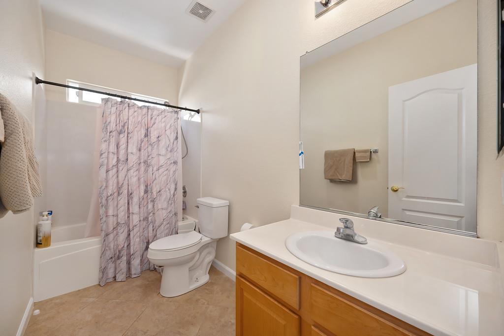 Detail Gallery Image 34 of 71 For 10317 Moura Ct, Elk Grove,  CA 95757 - 4 Beds | 2/1 Baths