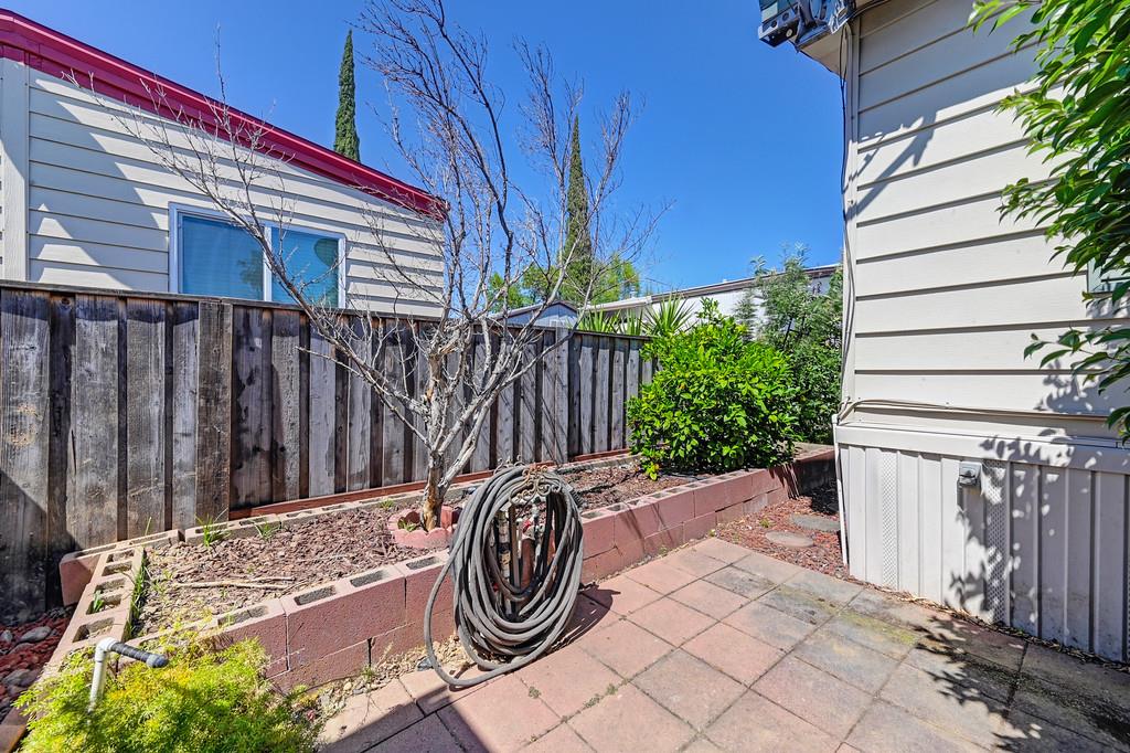 Detail Gallery Image 12 of 46 For 172 Rolling River Ln, Rancho Cordova,  CA 95670 - 2 Beds | 2 Baths