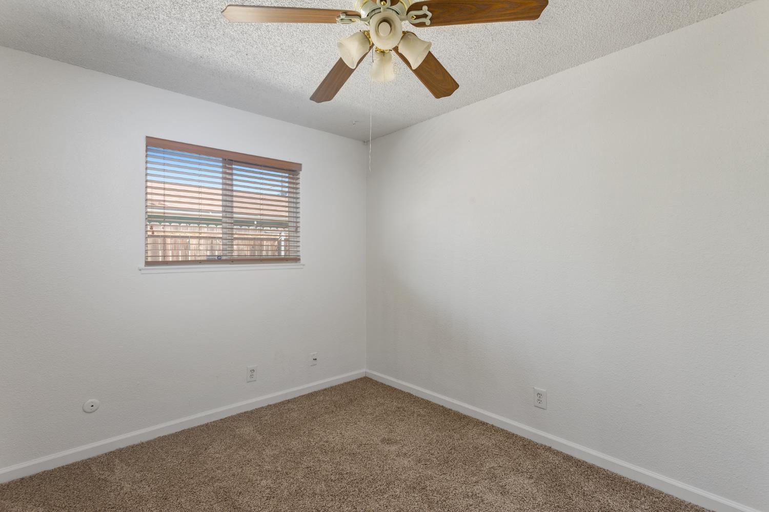 Detail Gallery Image 17 of 26 For 6528 Meadowcreek Way, Citrus Heights,  CA 95621 - 4 Beds | 2 Baths