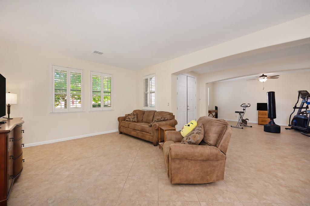 Detail Gallery Image 8 of 71 For 10317 Moura Ct, Elk Grove,  CA 95757 - 4 Beds | 2/1 Baths
