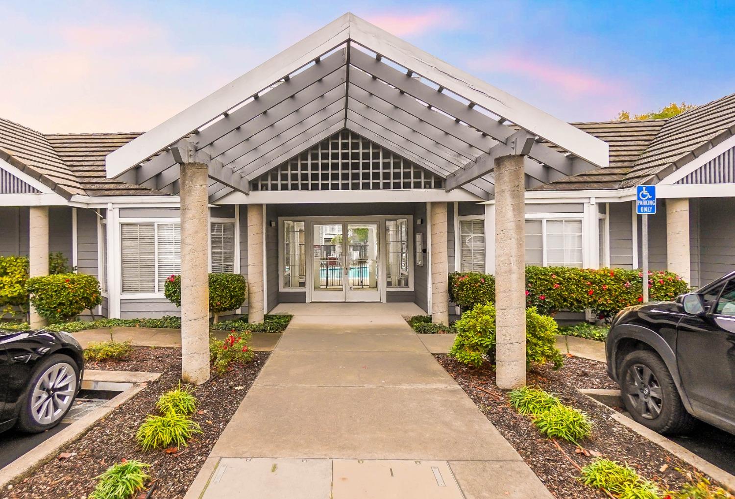 Detail Gallery Image 2 of 26 For 709 Waterford, Pinole,  CA 94564 - 2 Beds | 1 Baths